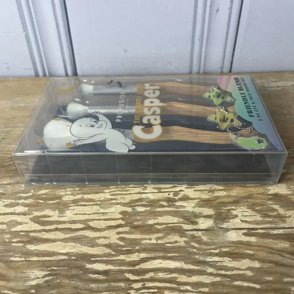 NEW Profusion Casper Friendly Ghost 28 Eyeshadow & Witch Broom Brush Set Glows